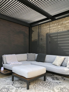 Welcome to our most luxurious pergola. Our Whichford comes fully equipped with four manual blinds, around all sides to perfectly fit our pergolas. The aluminium frame provides a sturdy and rust free design, in addition to this it comes with a manual louvre roof. 